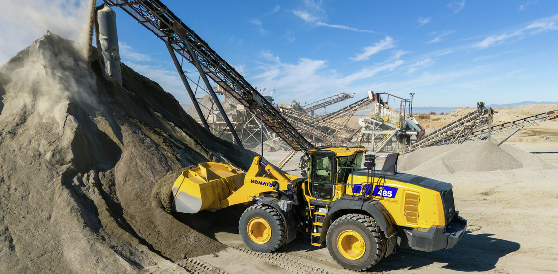 Komatsu WA485-11 Wheel Loader operating its shovel at a site.