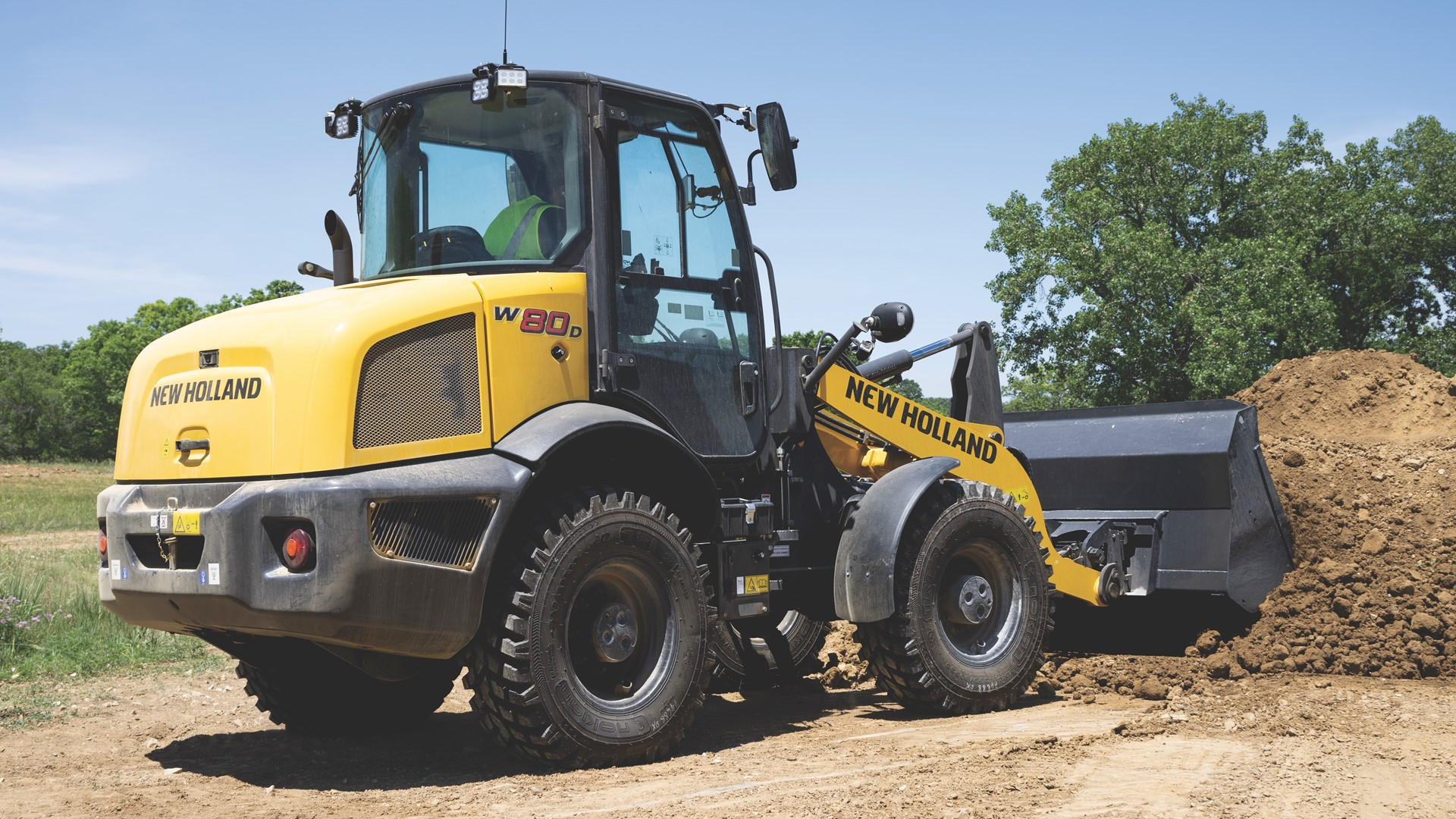 Industry News - New Holland Adds Three Compact Wheel Loaders to D-Series Lineup