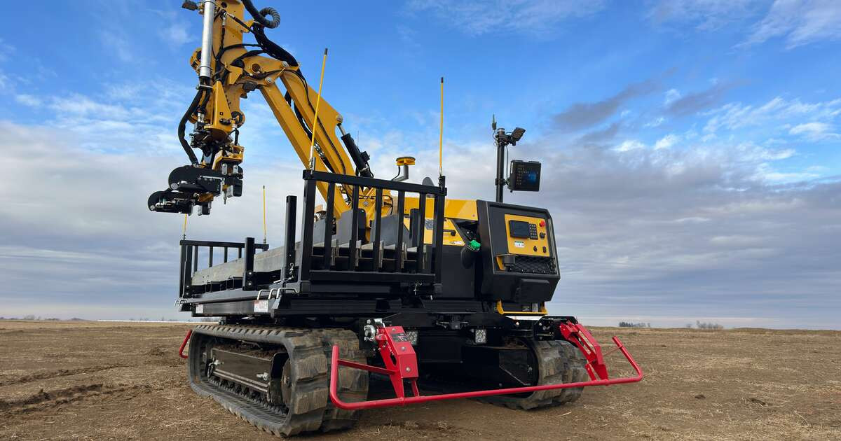Industry News - Vermeer Adds MT500 Material Transporter for Utility-Scale Solar Projects