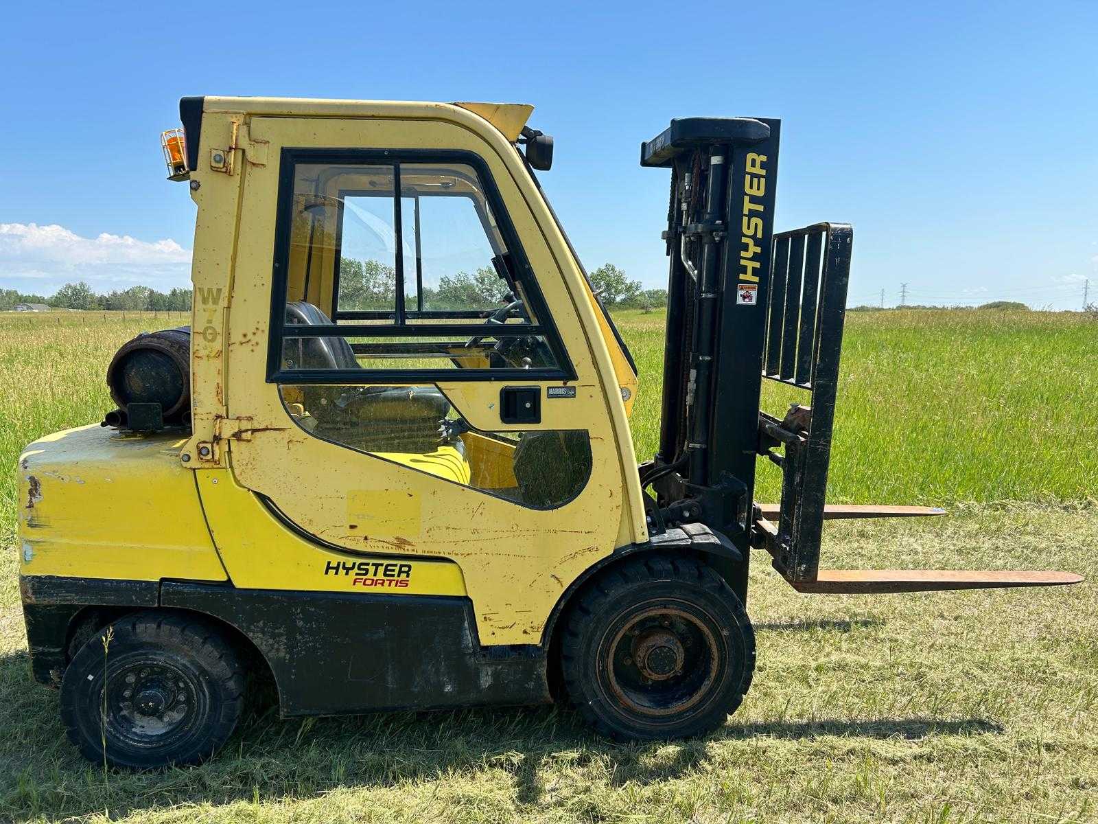 Hyster forklift H70FT closed cab For Sale