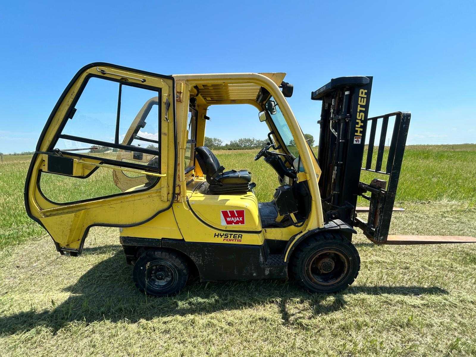 Hyster forklift H70FT closed cab For Sale
