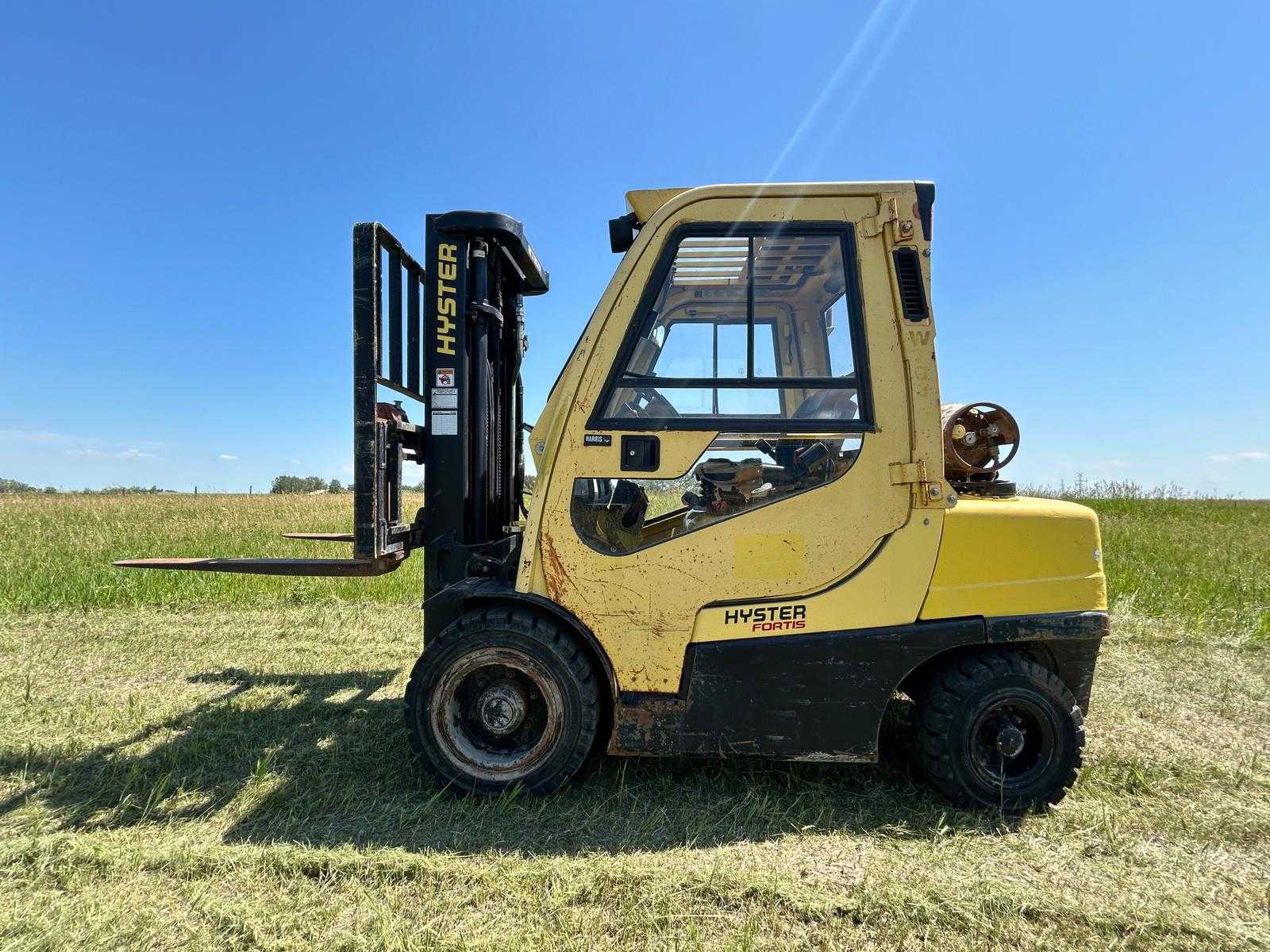 Hyster forklift H70FT closed cab For Sale