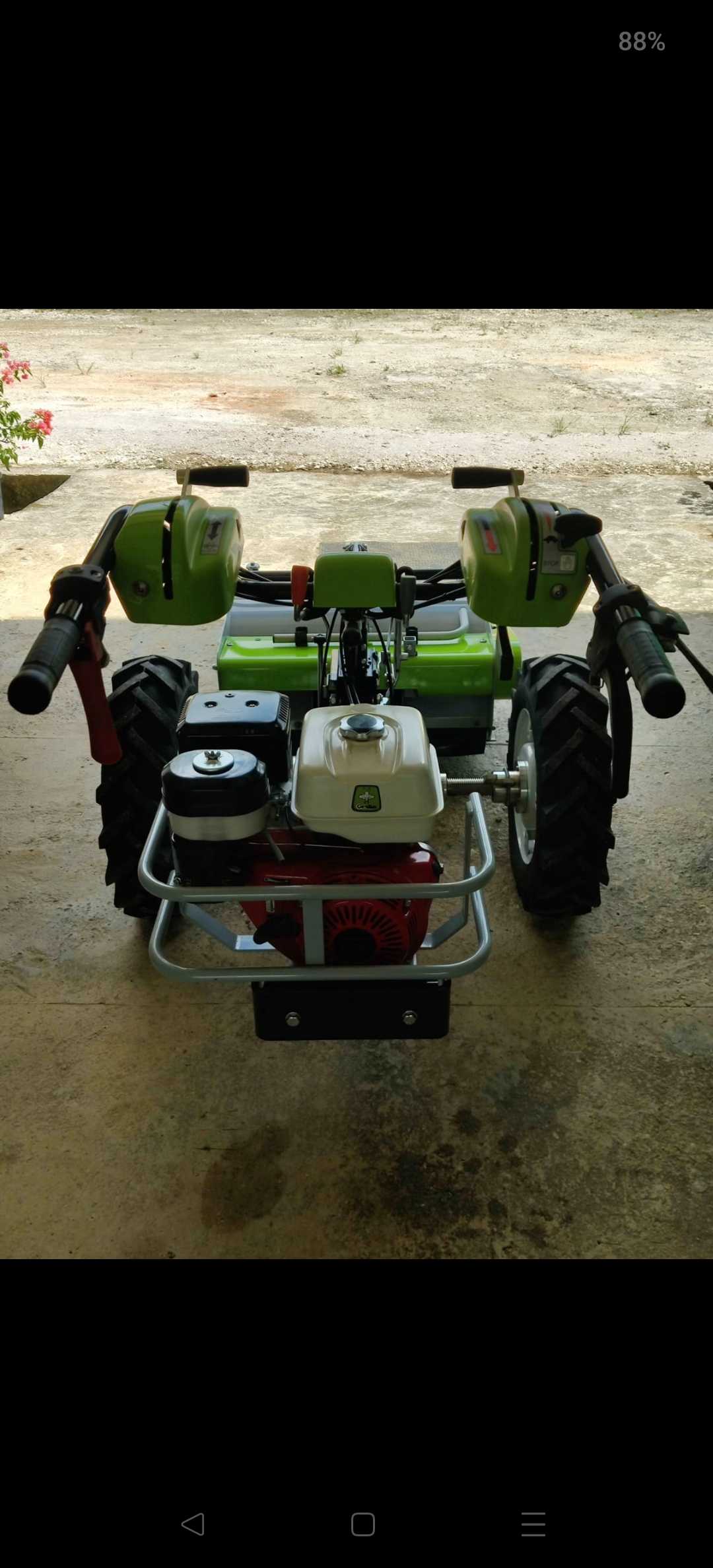 Grillo G 110 wide wheel tractor with 32" mower For Sale