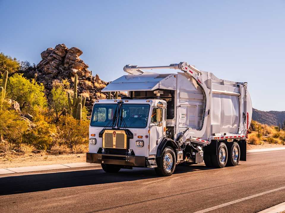 Industry News - Kenworth Unveils New L770 and L770E Refuse Trucks at WasteExpo